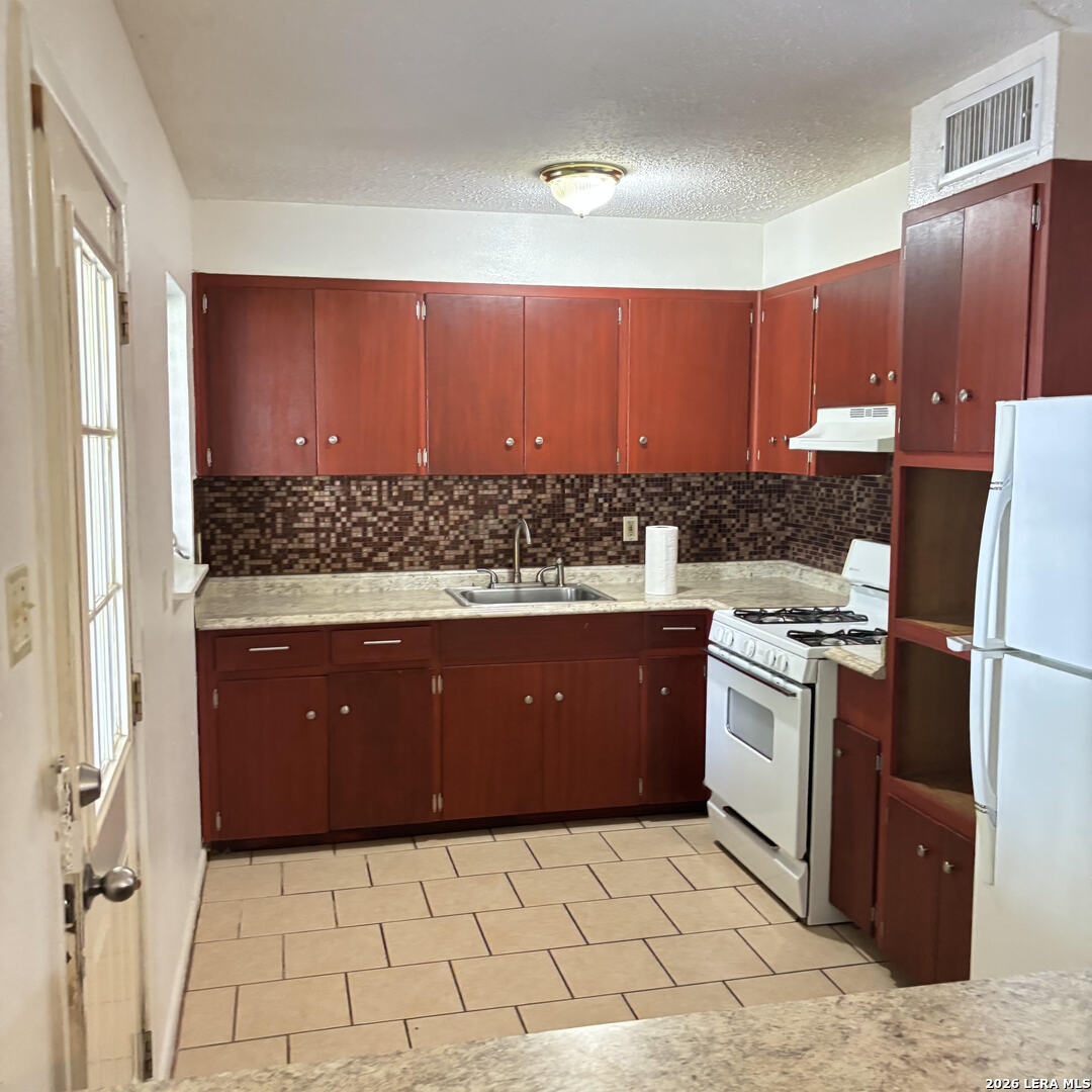 1369 Oblate San Antonio TX 78216
