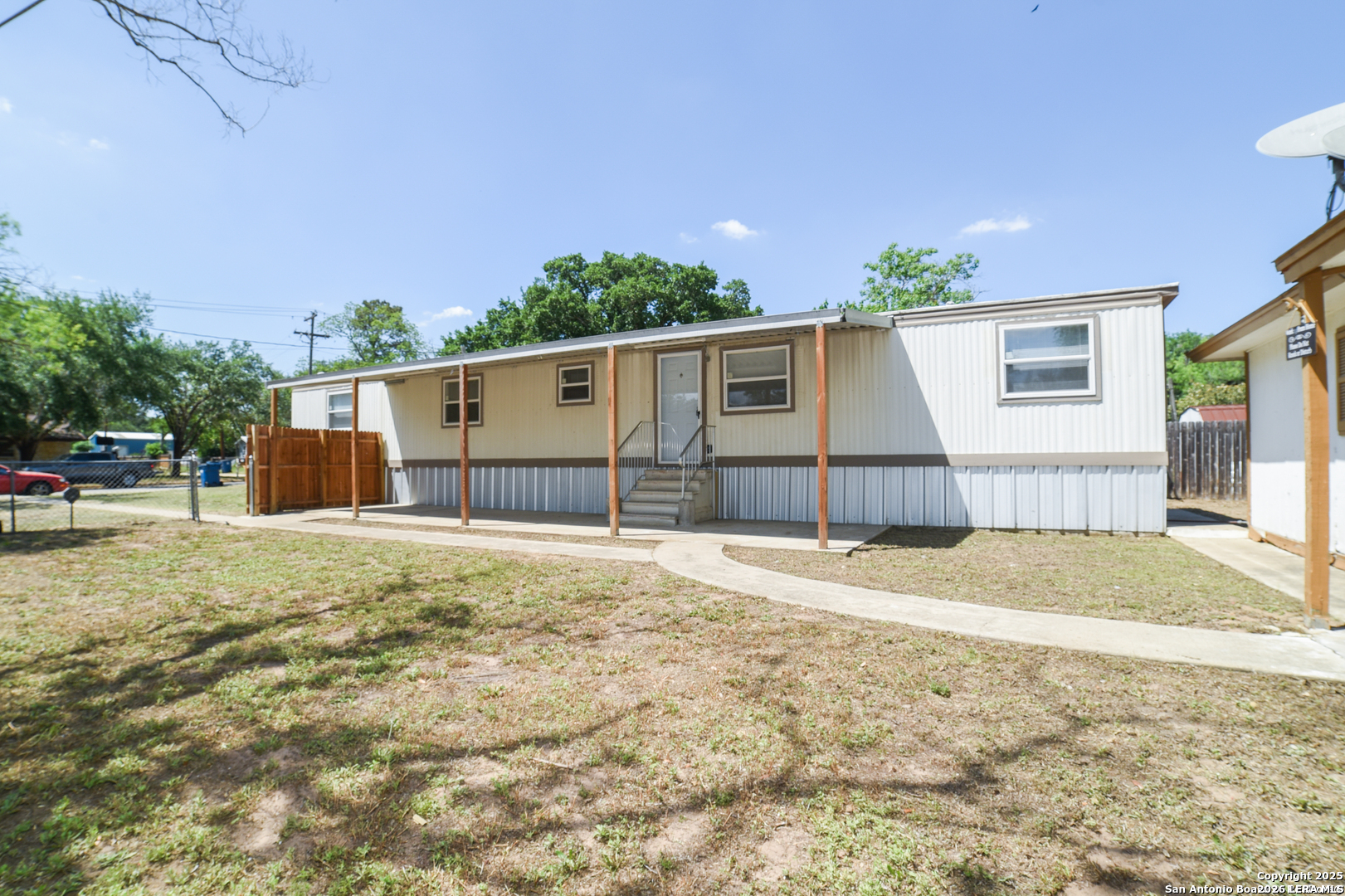 215 Greenlawn Avenue Pleasanton TX 78064