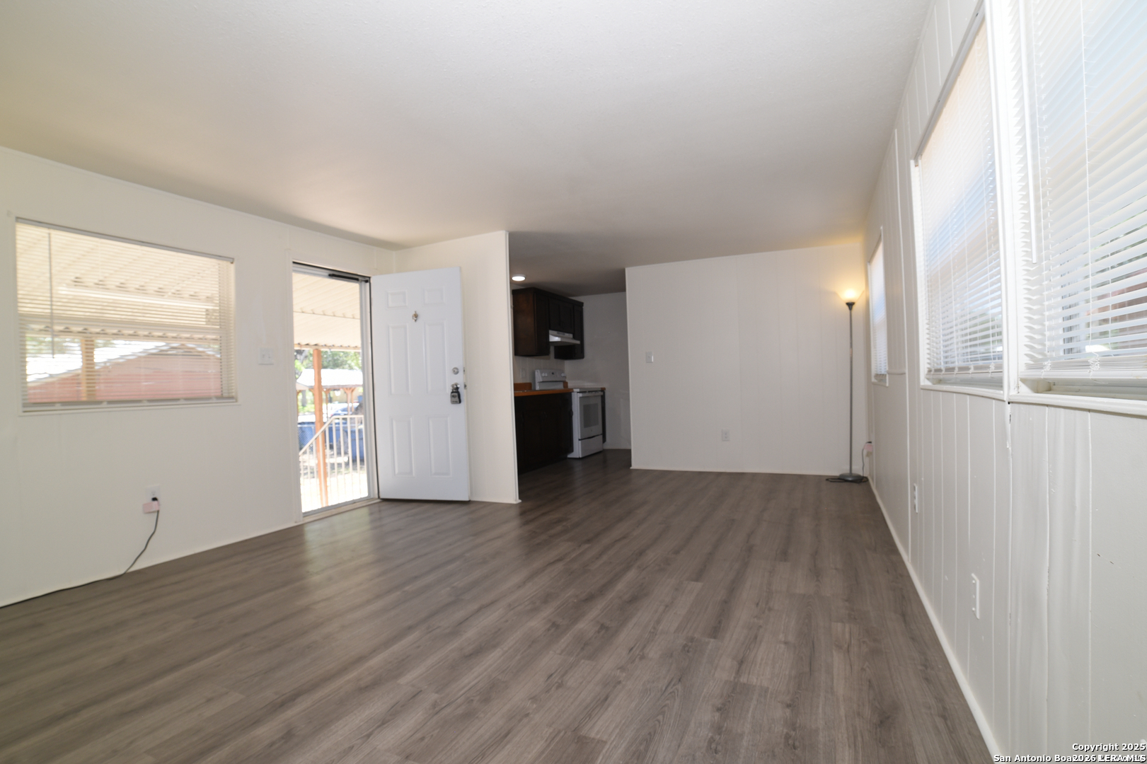 215 Greenlawn Avenue Pleasanton TX 78064