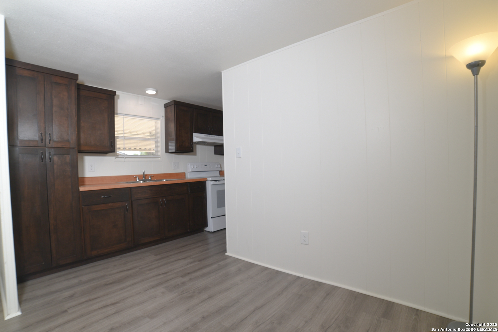 215 Greenlawn Avenue Pleasanton TX 78064