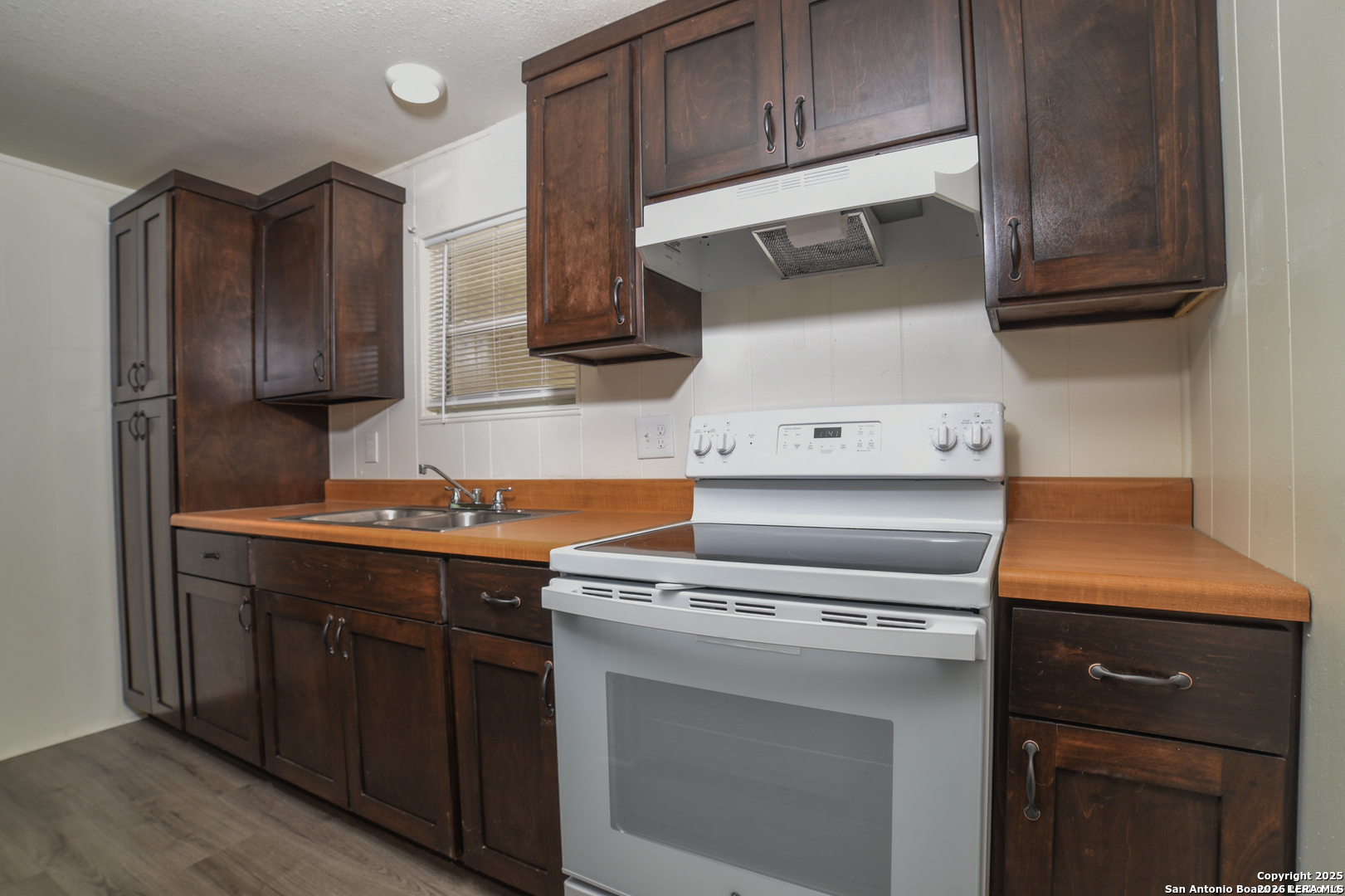 215 Greenlawn Avenue Pleasanton TX 78064