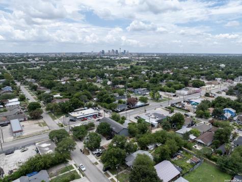 1702 W Craig Place San Antonio TX 78201
