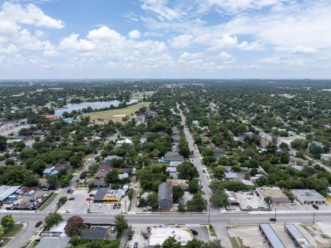 1702 W Craig Place San Antonio TX 78201