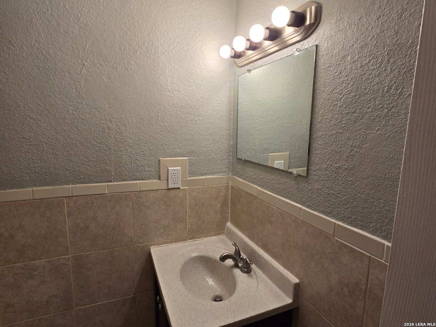 1718 Commercial San Antonio TX 78221