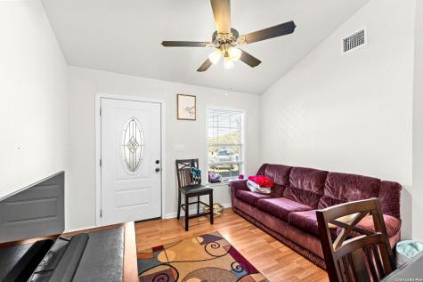 289 Chaparral Drive Bandera TX 78003
