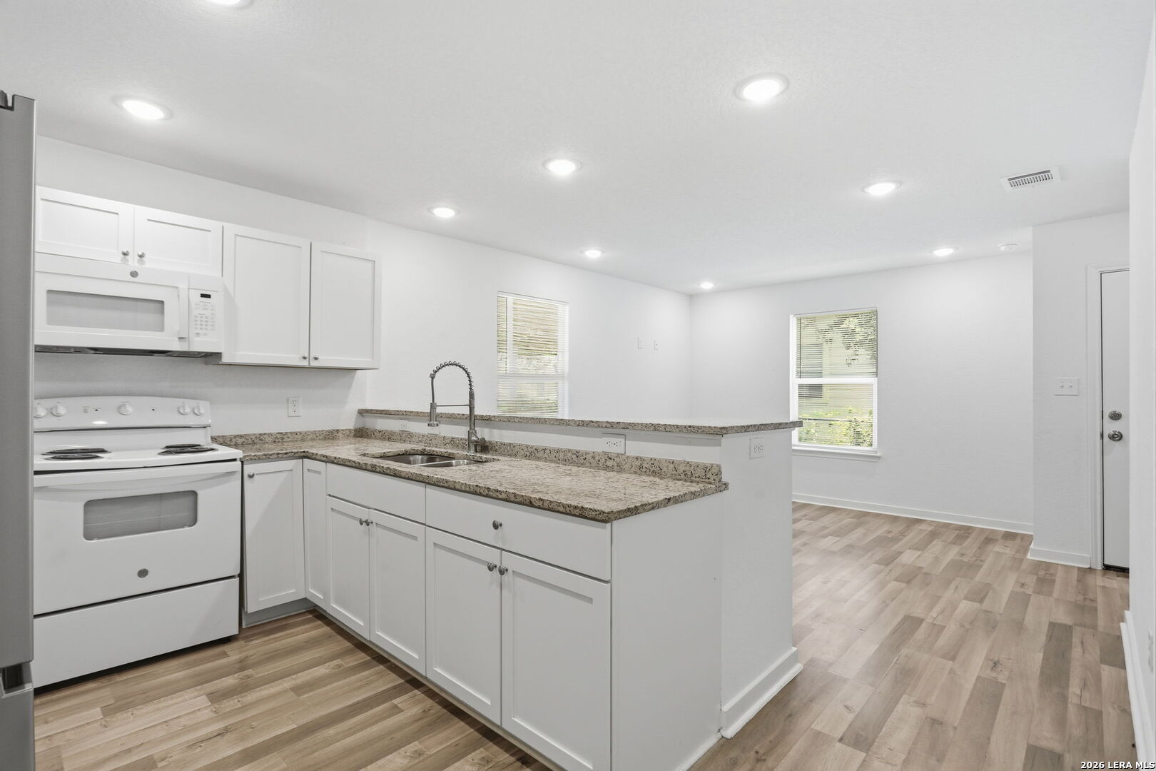 1522 S Elmendorf San Antonio TX 78207