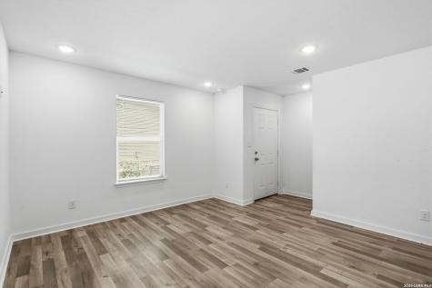 1522 S Elmendorf San Antonio TX 78207