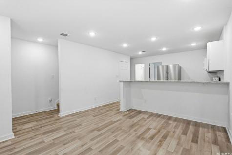 1522 S Elmendorf San Antonio TX 78207