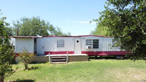 80 San Antonio Street Campbellton TX 78008