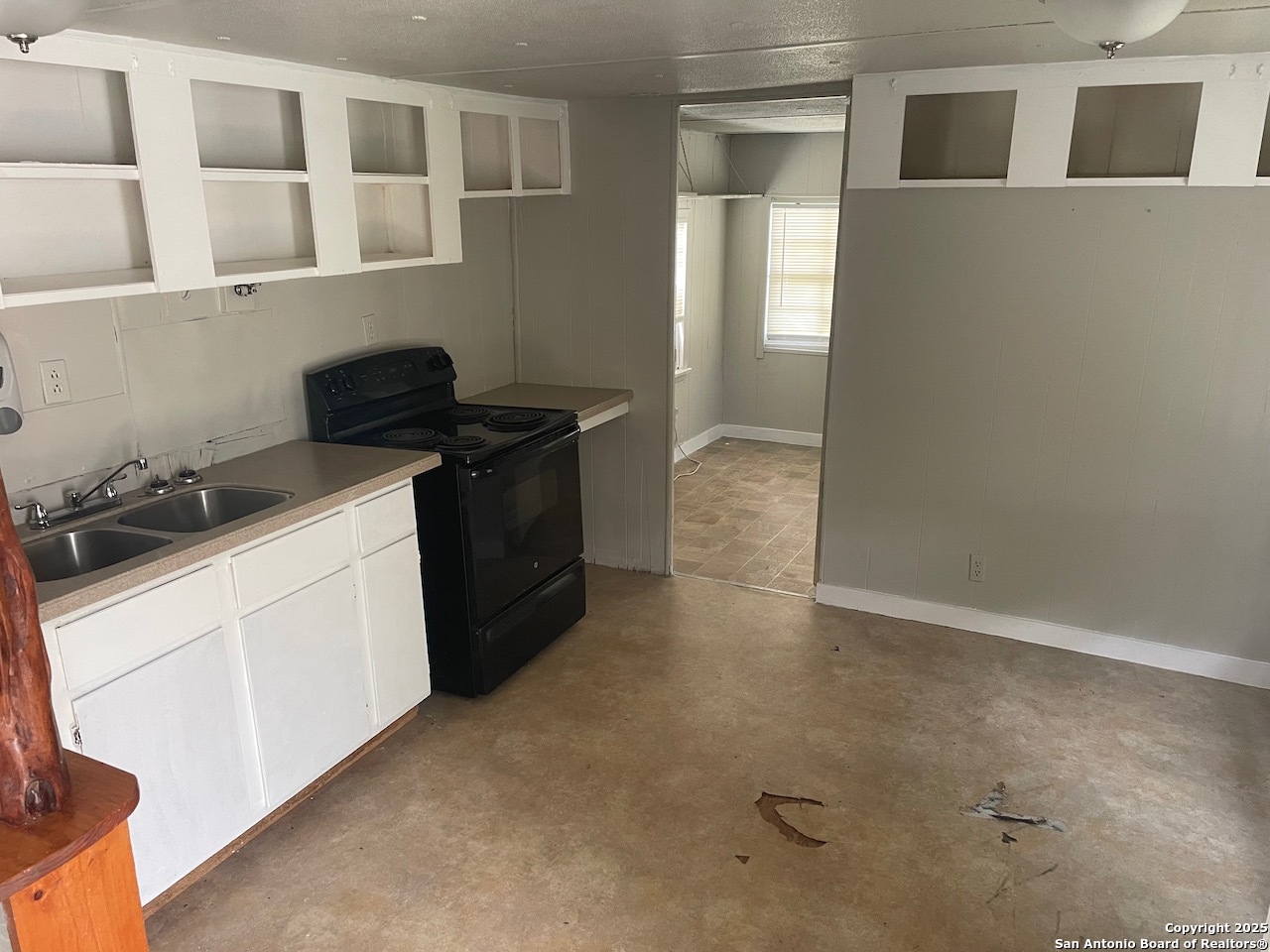 80 San Antonio Street Campbellton TX 78008