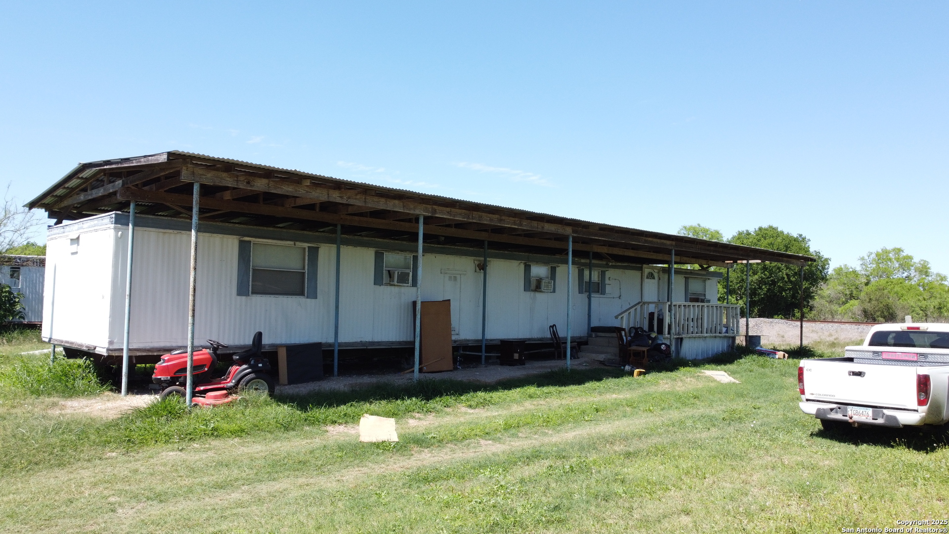 80 San Antonio Street Campbellton TX 78008