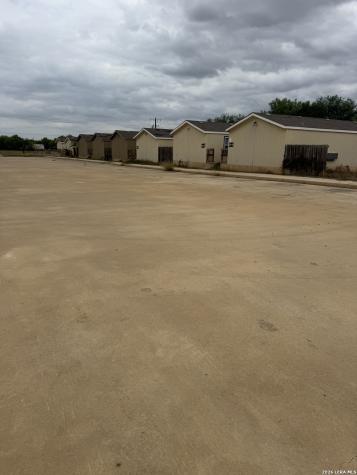 1100 County Road 4600 Dilley TX 78017
