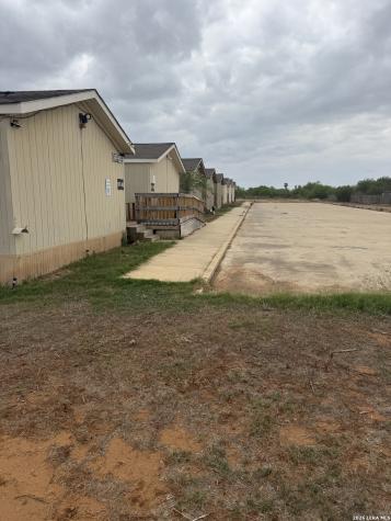1100 County Road 4600 Dilley TX 78017
