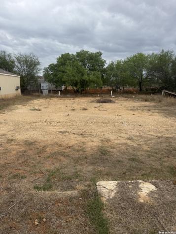 1100 County Road 4600 Dilley TX 78017