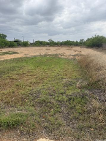 1100 County Road 4600 Dilley TX 78017