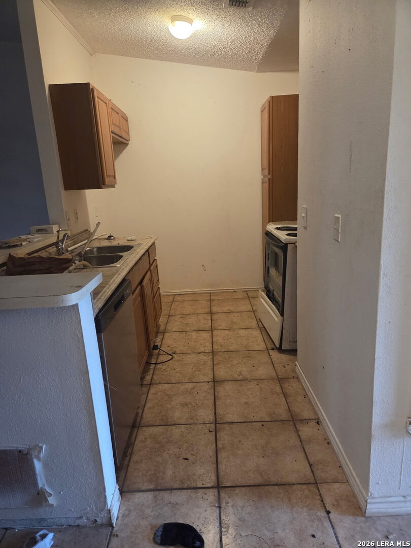 5711 Lochmoor San Antonio TX 78244