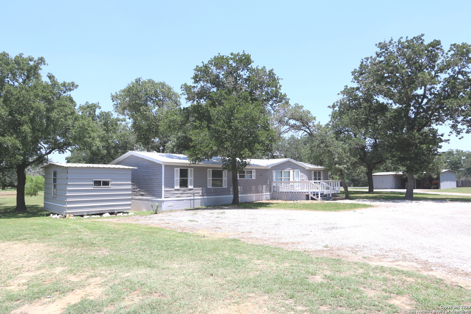 108/110 Big Oak Lane La Vernia TX 78121