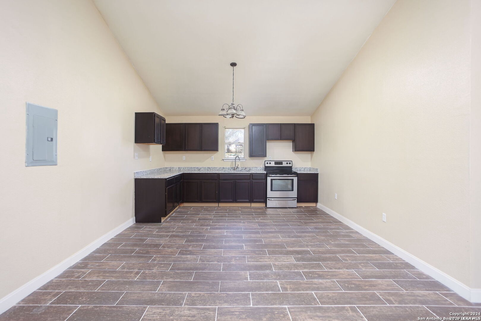 620 County Road 6846 Lytle TX 78052