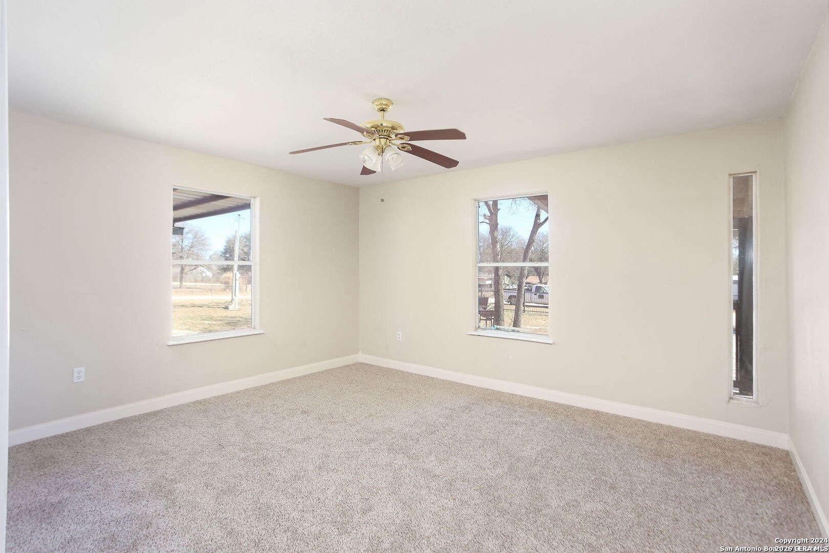 620 County Road 6846 Lytle TX 78052