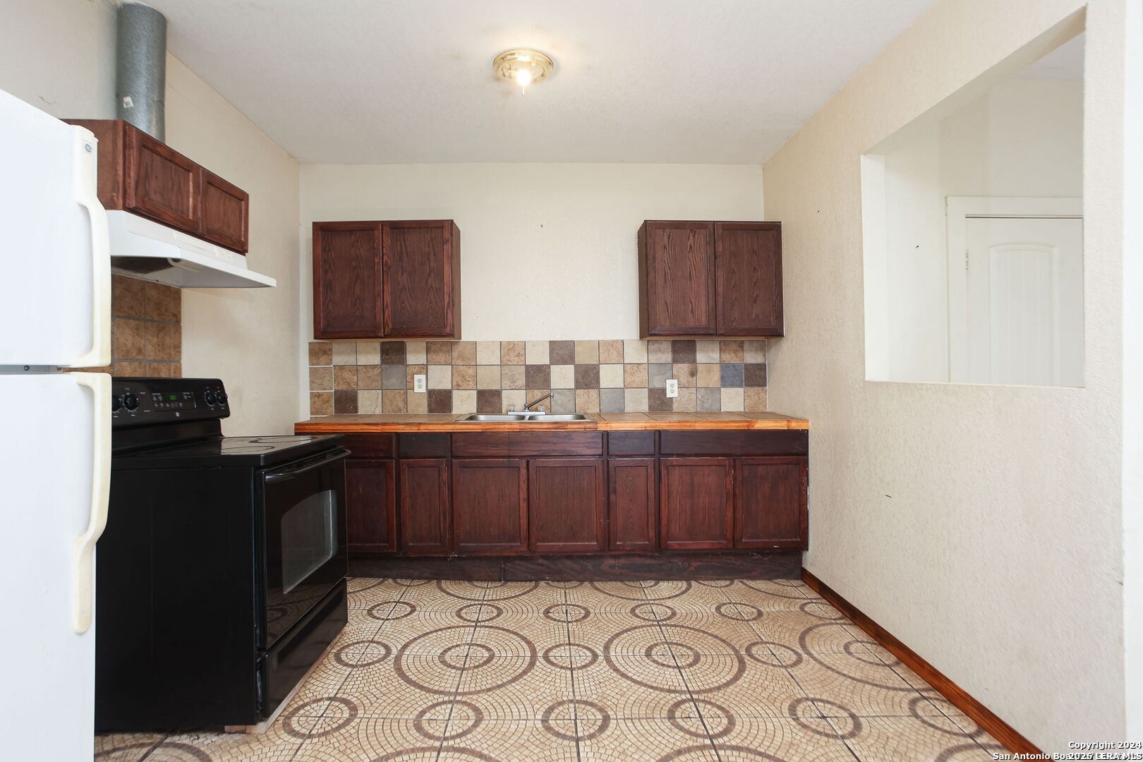 620 County Road 6846 Lytle TX 78052