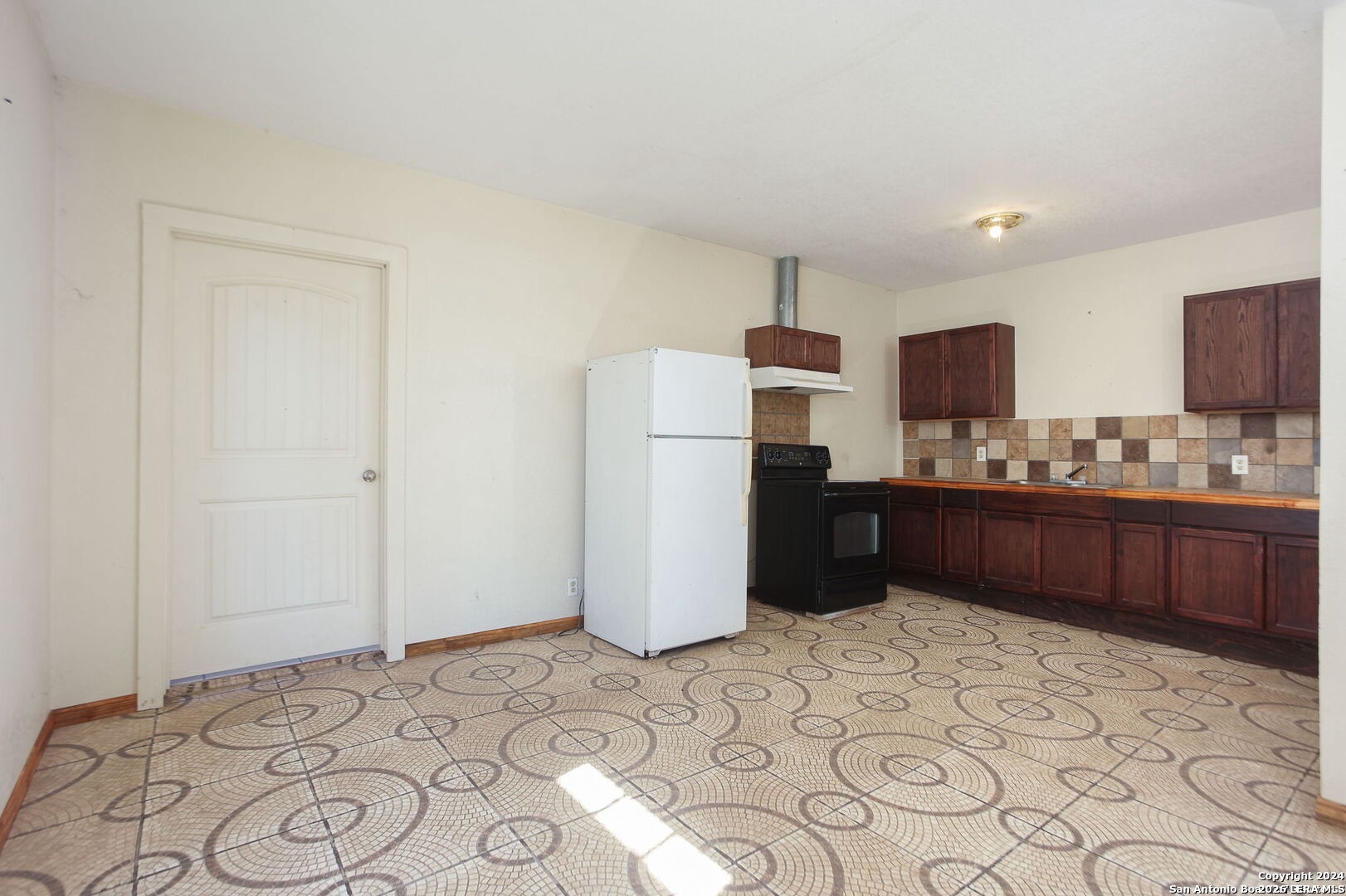620 County Road 6846 Lytle TX 78052