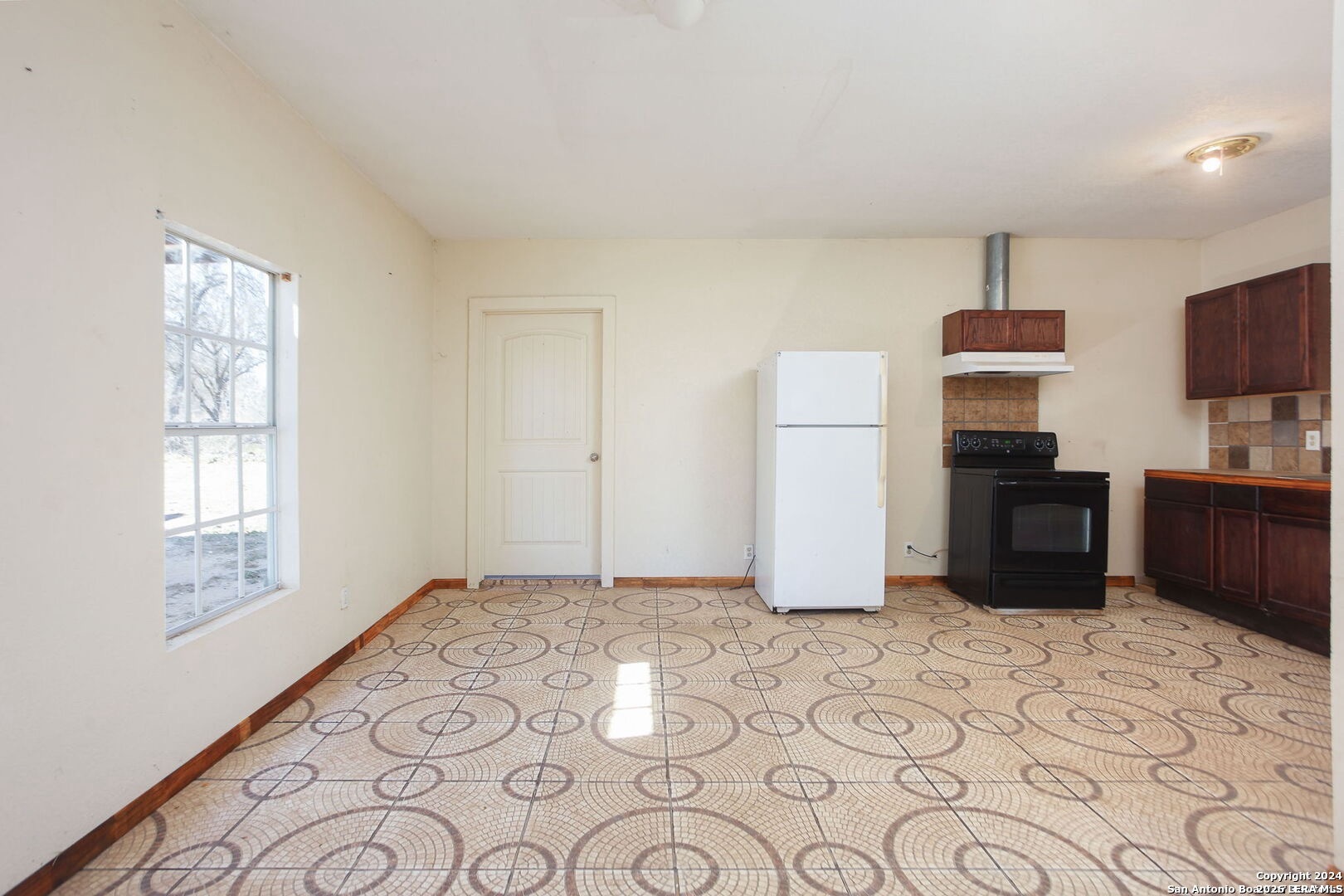 620 County Road 6846 Lytle TX 78052
