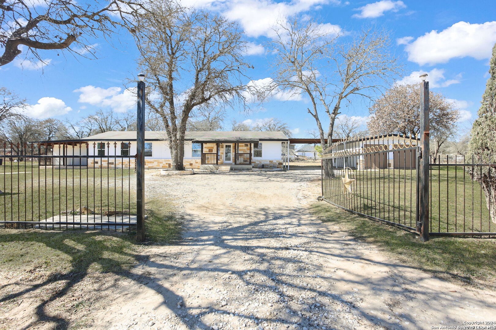 620 County Road 6846 Lytle TX 78052