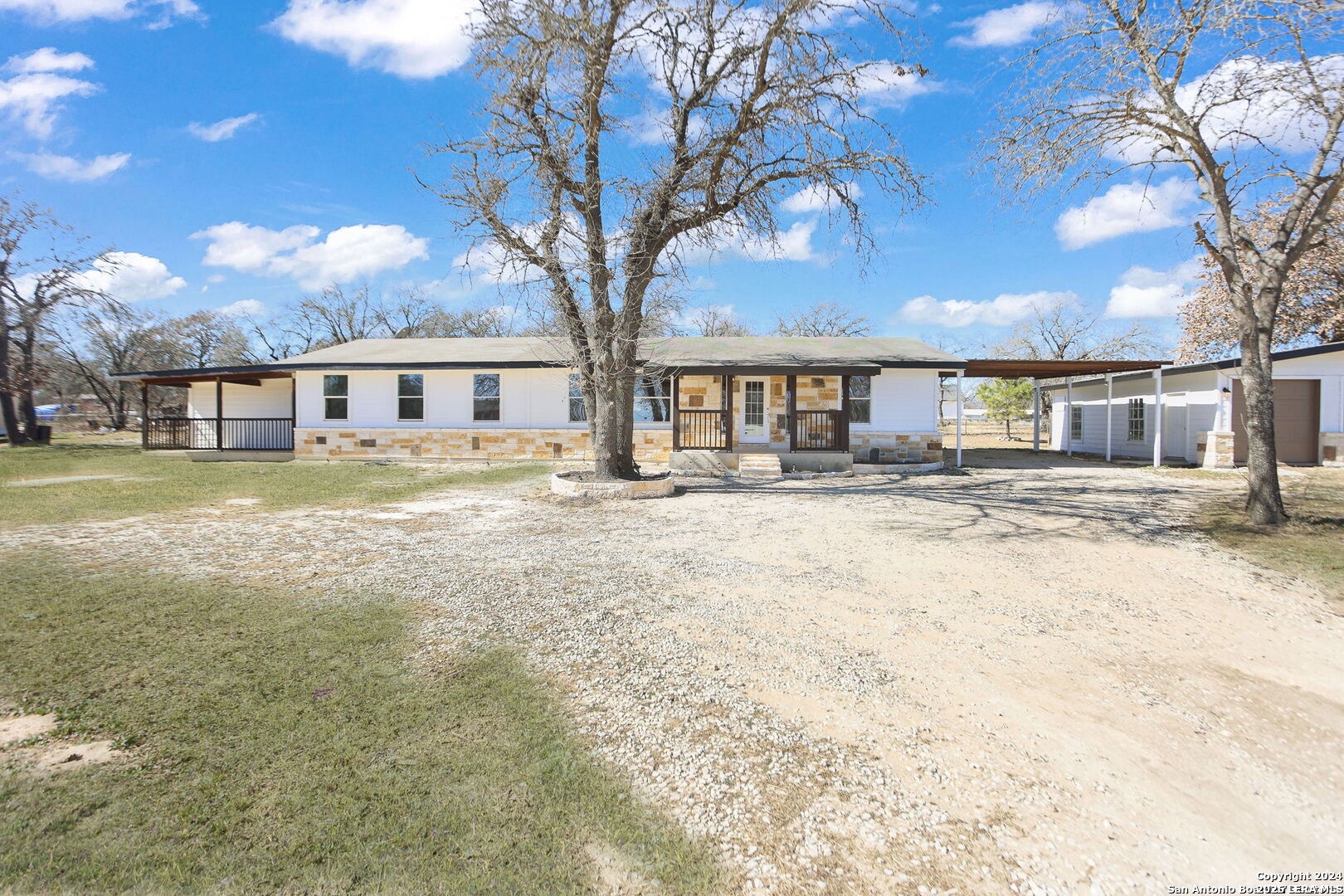 620 County Road 6846 Lytle TX 78052