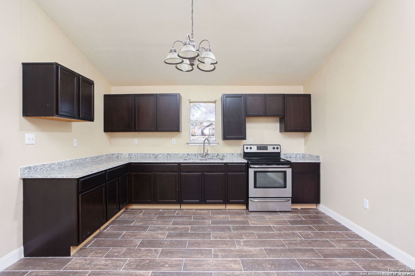 620 County Road 6846 Lytle TX 78052