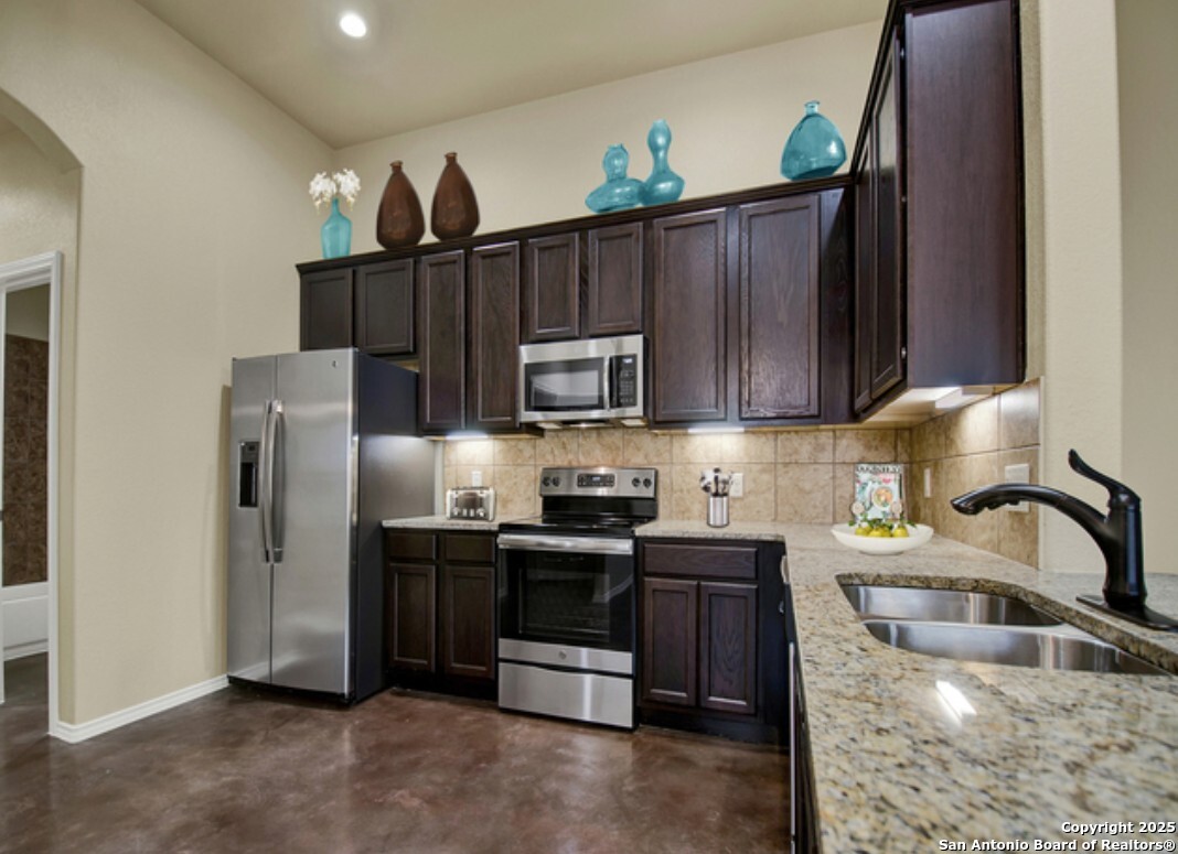 9211 Canyon Converse TX 78109