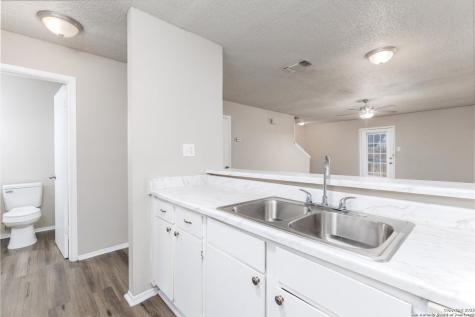 554 Dukeway Universal City TX 78148