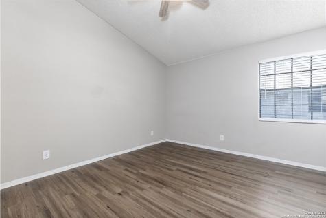 554 Dukeway Universal City TX 78148