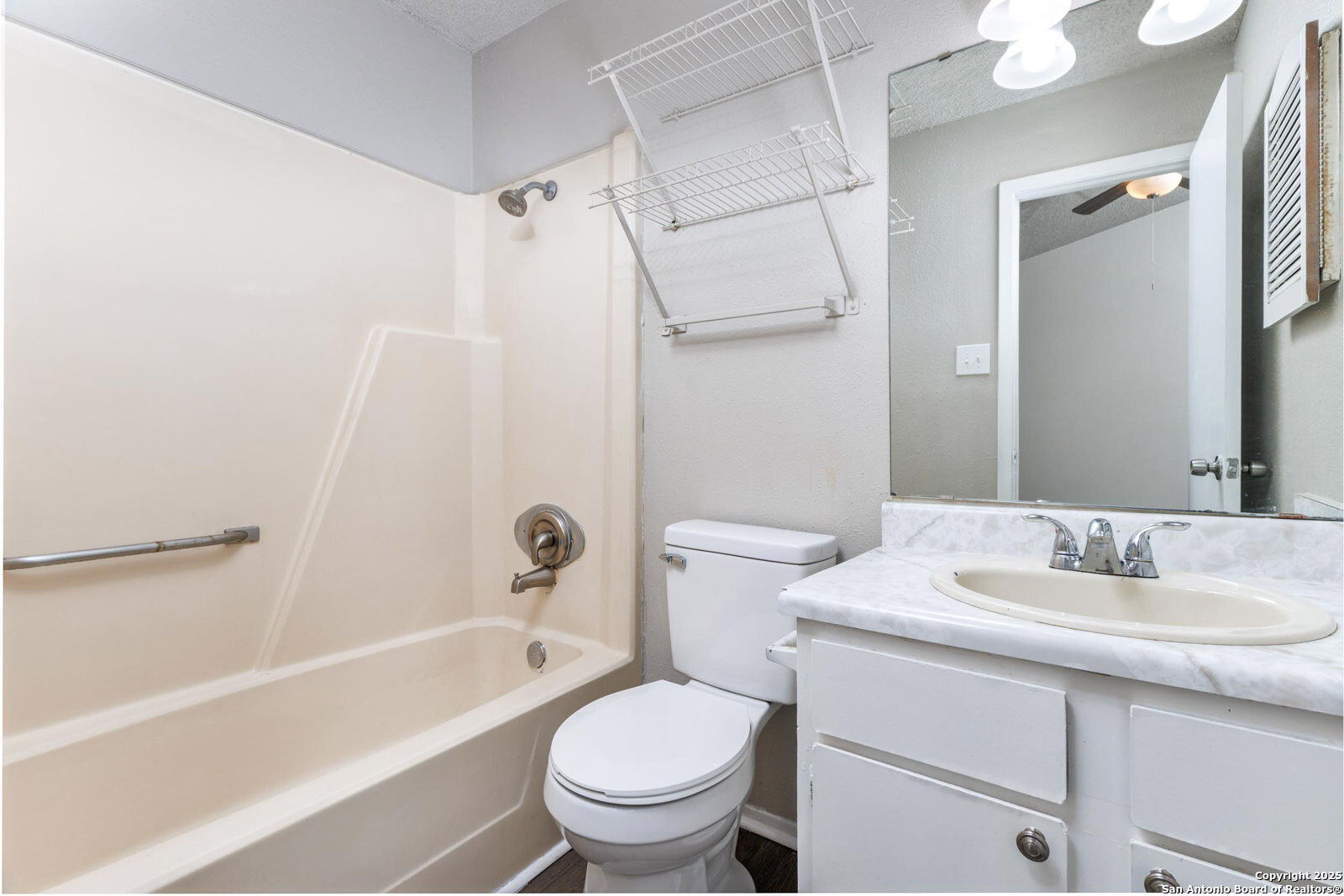 554 Dukeway Universal City TX 78148