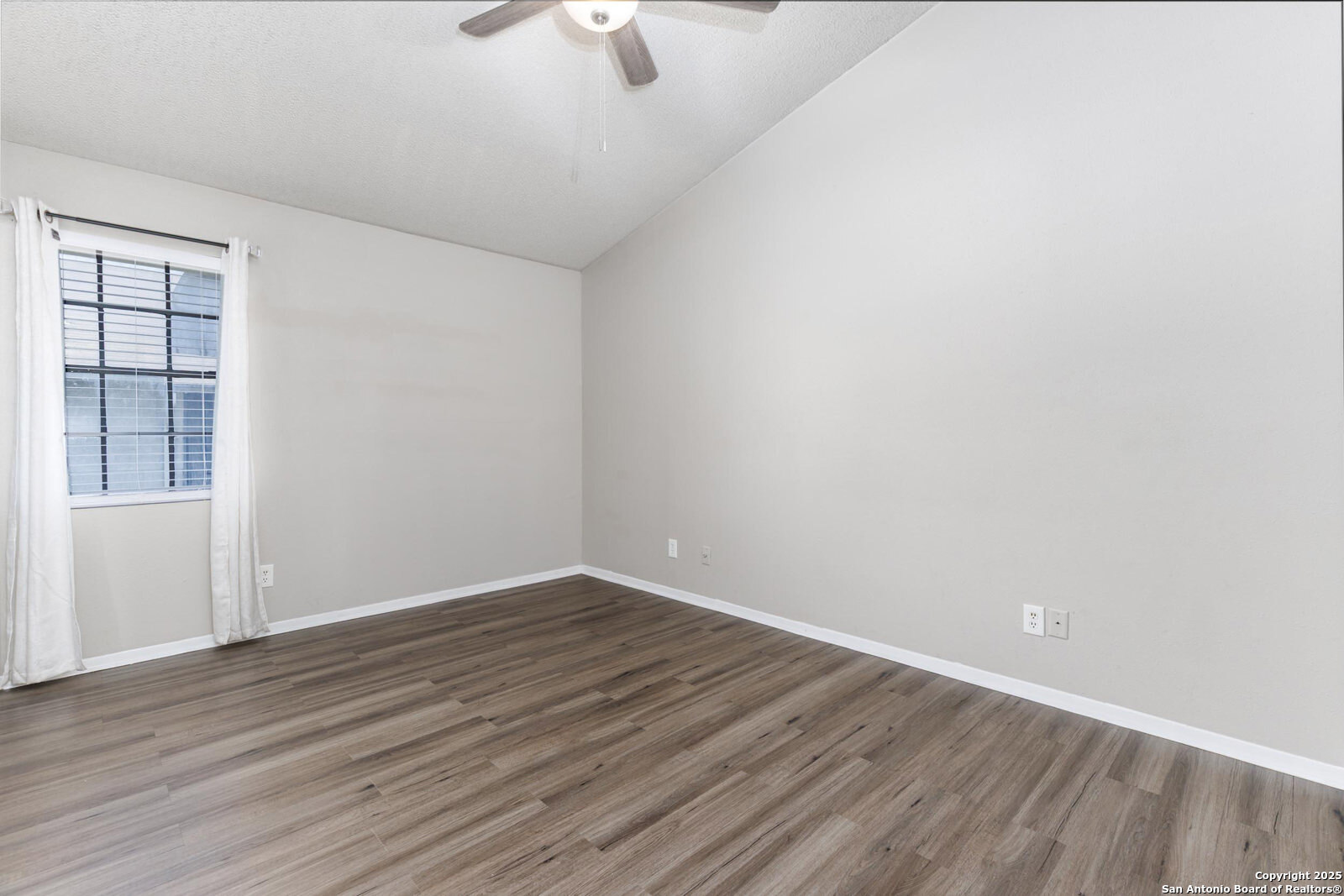 554 Dukeway Universal City TX 78148