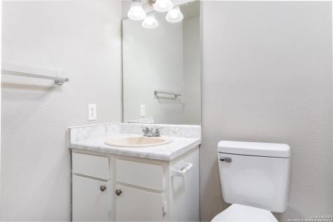 554 Dukeway Universal City TX 78148