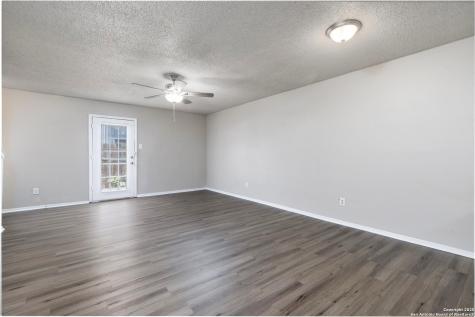 554 Dukeway Universal City TX 78148