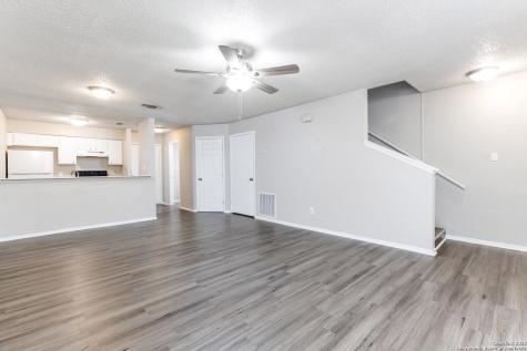 554 Dukeway Universal City TX 78148