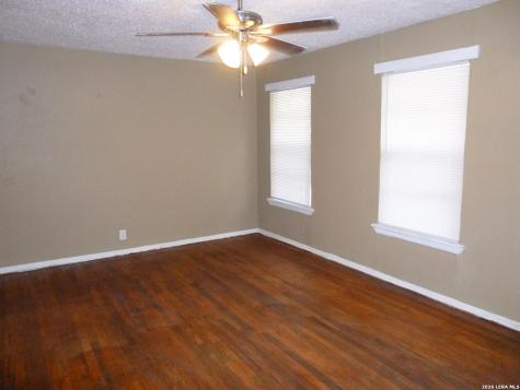 1222 Gardina San Antonio TX 78201