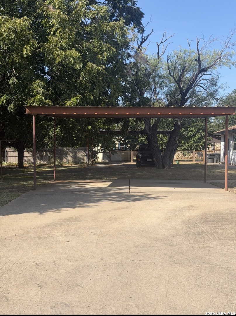 1405 N Crockett Street Fredericksburg TX 78624