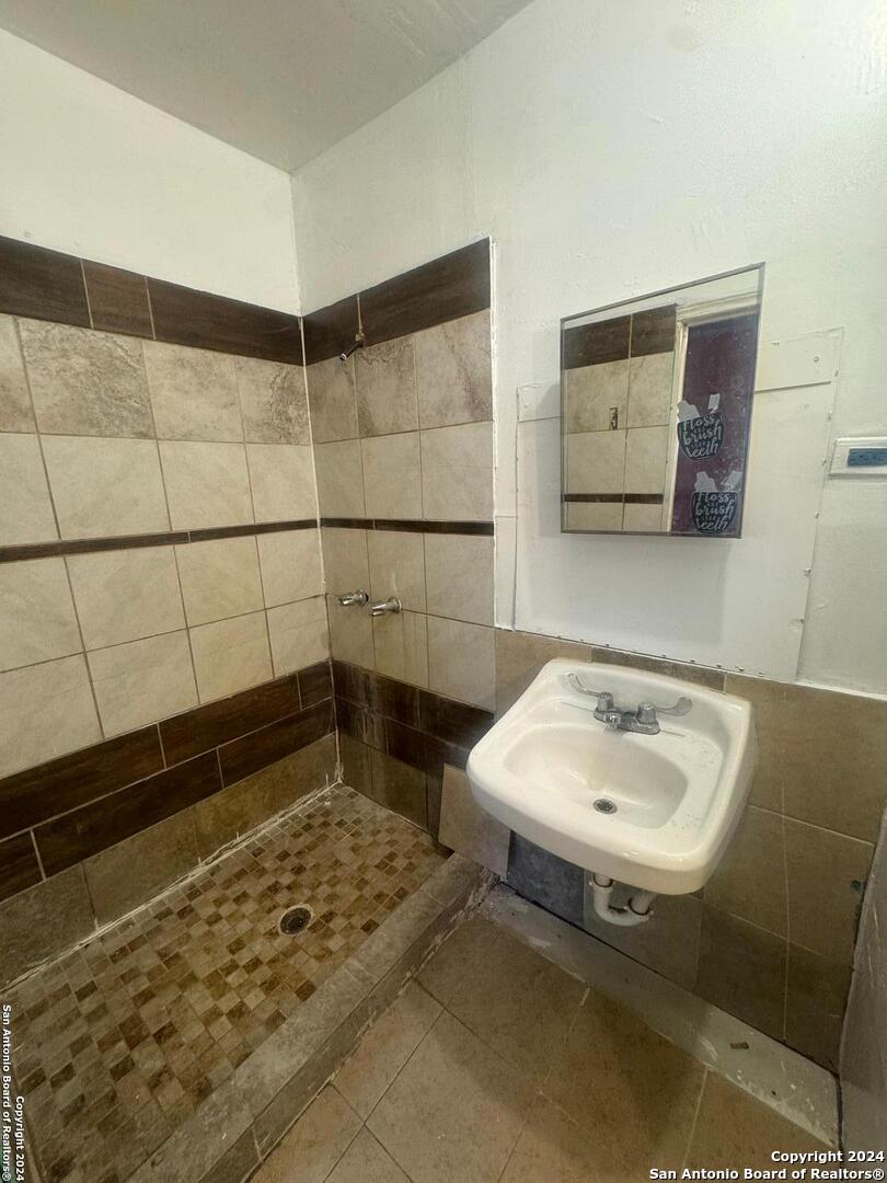 3015 S Flores Street San Antonio TX 78204