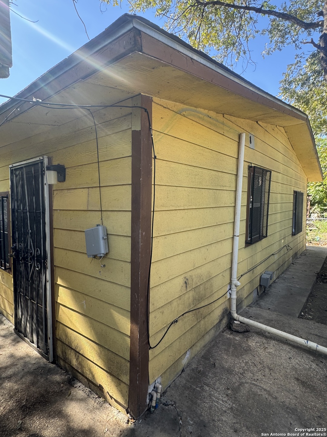 3015 S Flores Street San Antonio TX 78204