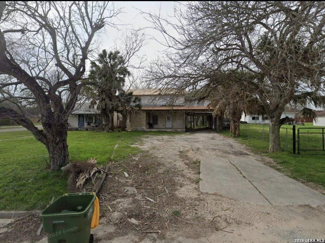 618 S 6th Street Kenedy TX 78119