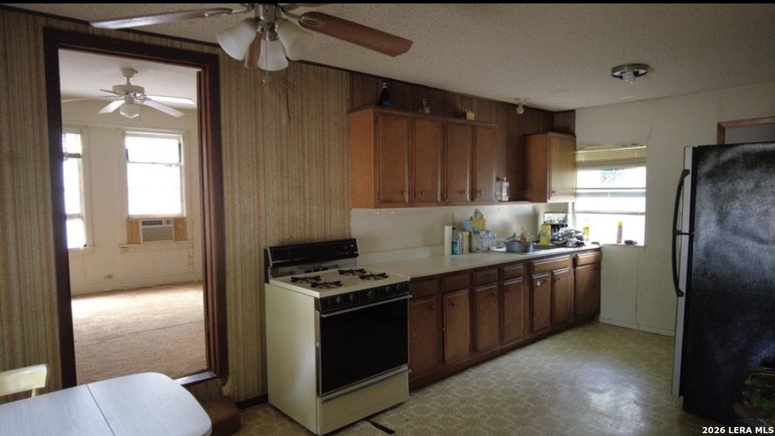 618 S 6th Street Kenedy TX 78119