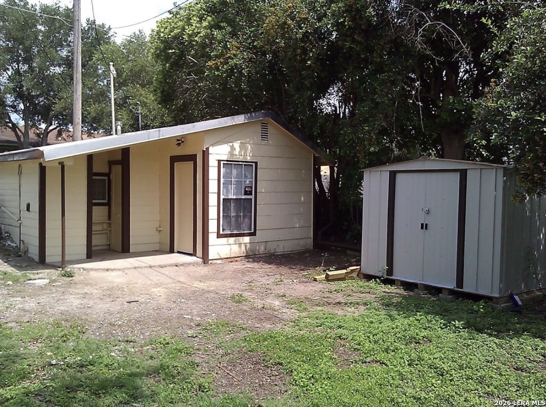 618 S 6th Street Kenedy TX 78119