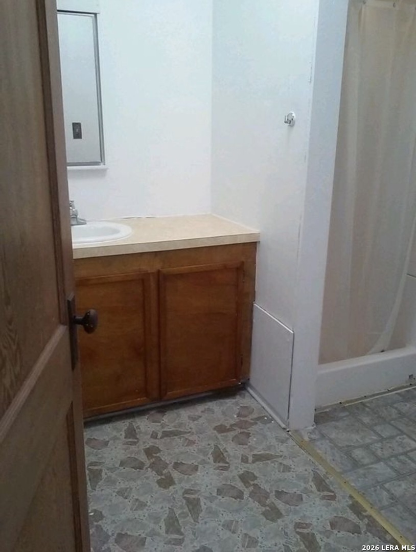 618 S 6th Street Kenedy TX 78119