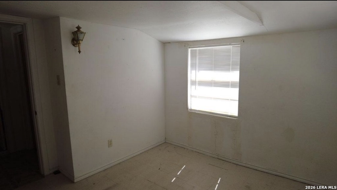 618 S 6th Street Kenedy TX 78119