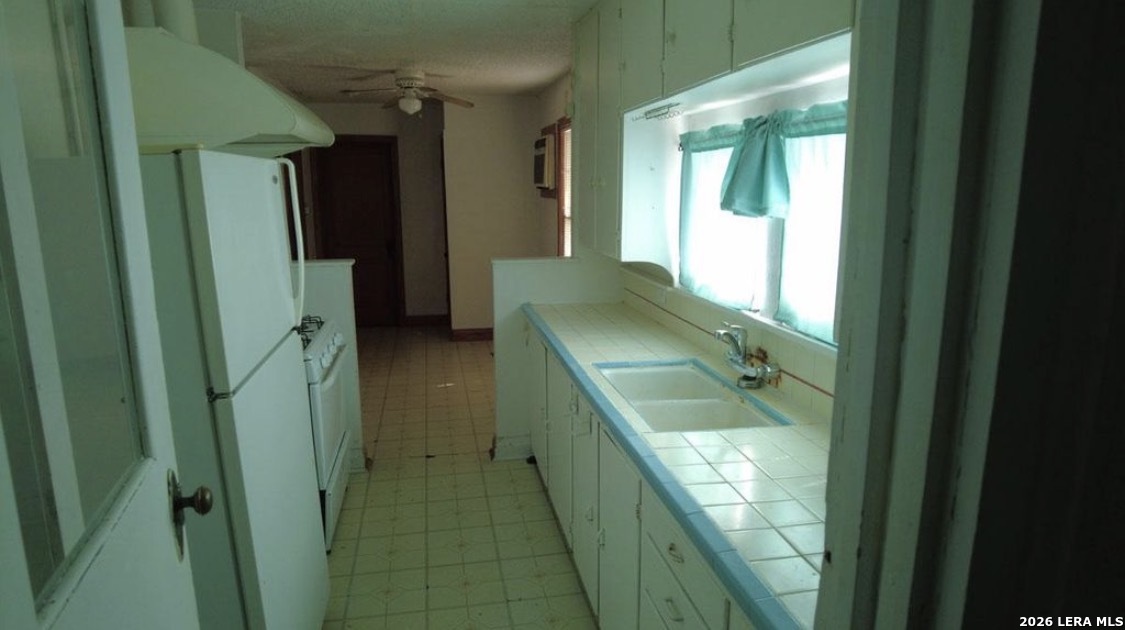 618 S 6th Street Kenedy TX 78119