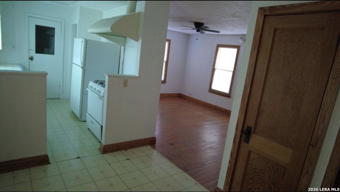 618 S 6th Street Kenedy TX 78119