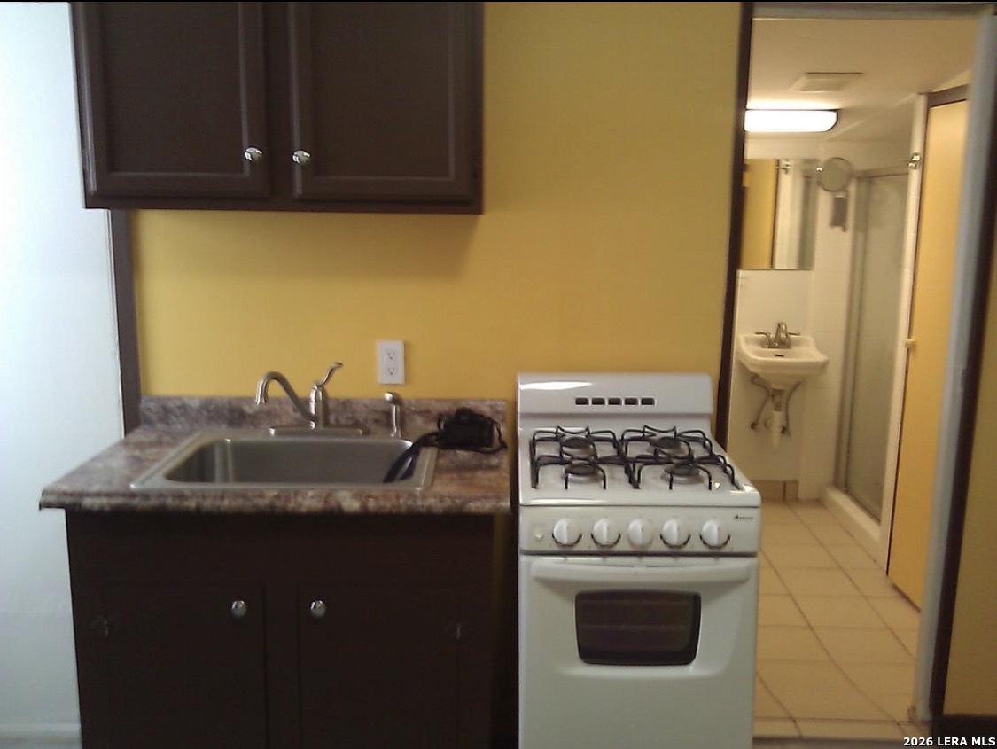 618 S 6th Street Kenedy TX 78119