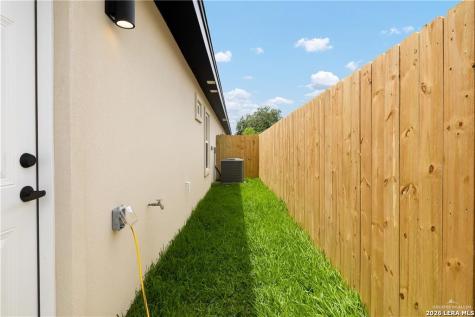 1209 S Waterfall Avenue Edinburg TX 78539